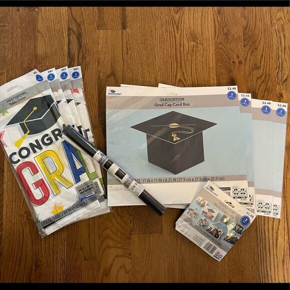 Graduation Tablecloth’s, Grad Cap Card Boxs, Table Runner, Photo Display 10 t… - Picture 1 of 8